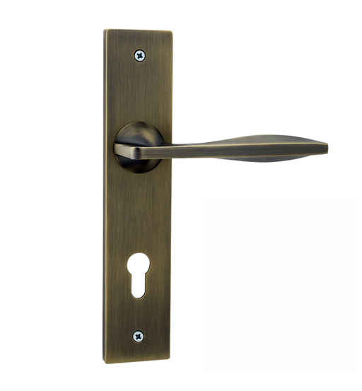 UKEN LEVER HANDLE W/PLATE CLASSIC - 102