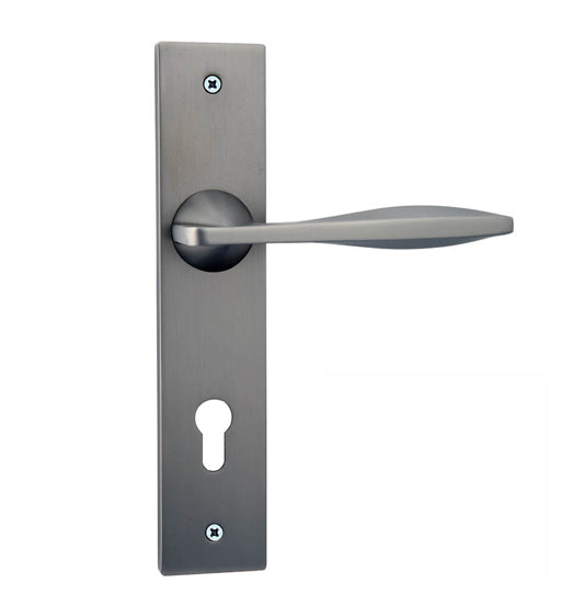 UKEN LEVER HANDLE W/PLATE CLASSIC - 103
